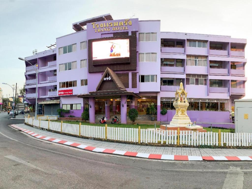Oyo 565 Trang Hotel Zewnętrze zdjęcie