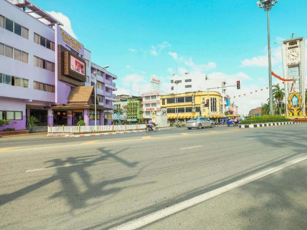 Oyo 565 Trang Hotel Zewnętrze zdjęcie