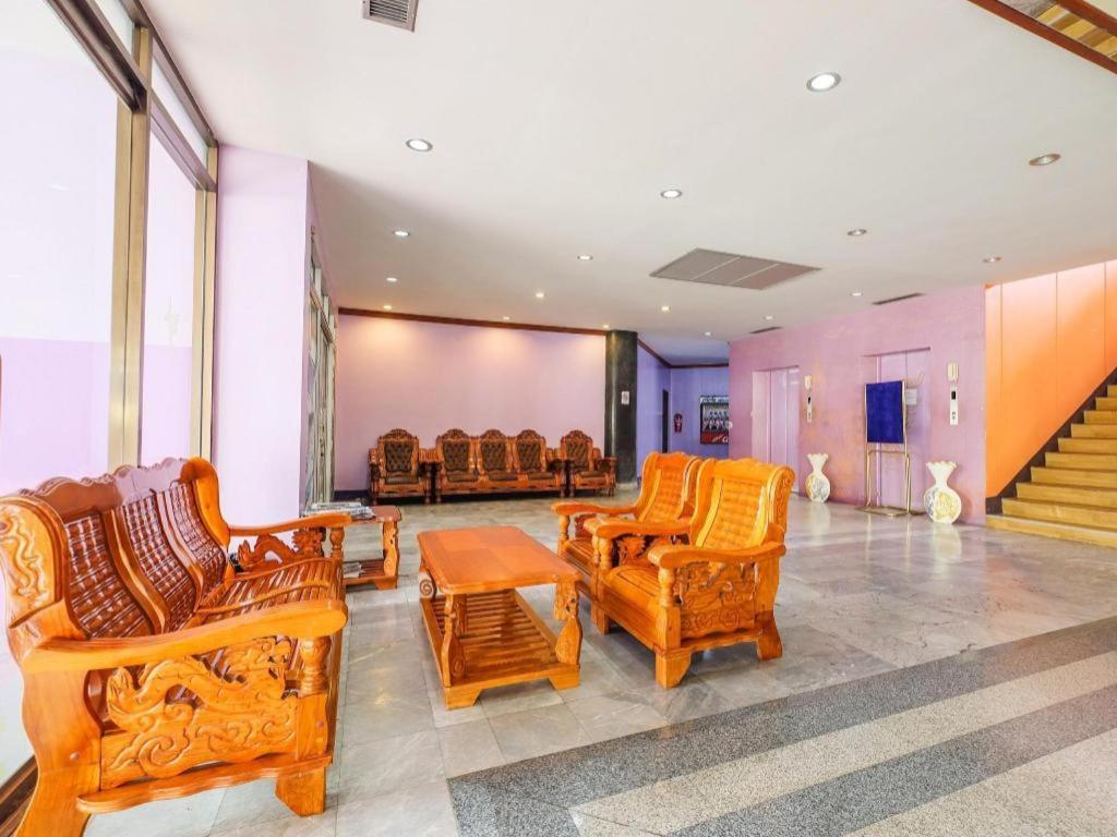 Oyo 565 Trang Hotel Zewnętrze zdjęcie
