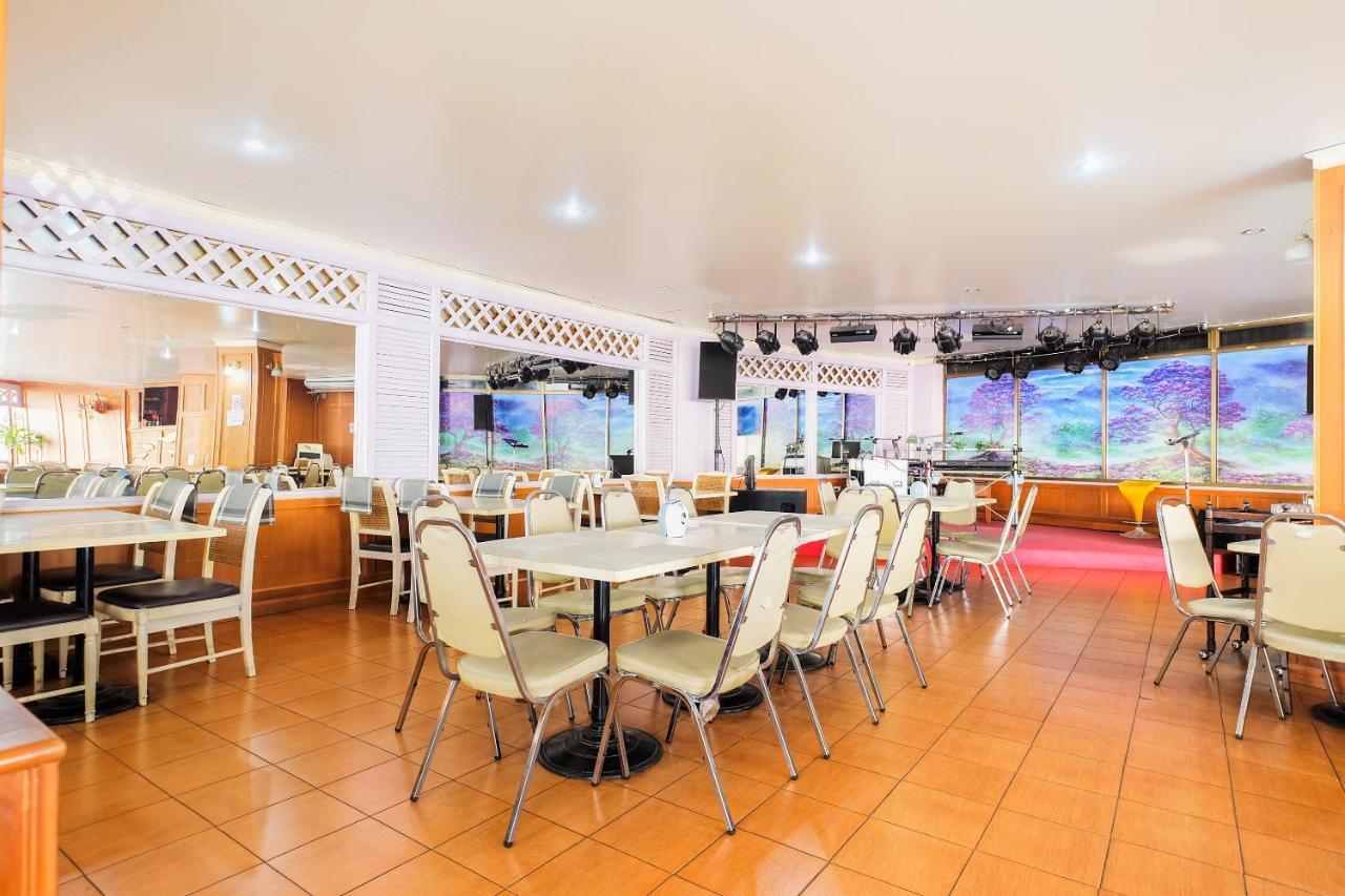 Oyo 565 Trang Hotel Zewnętrze zdjęcie